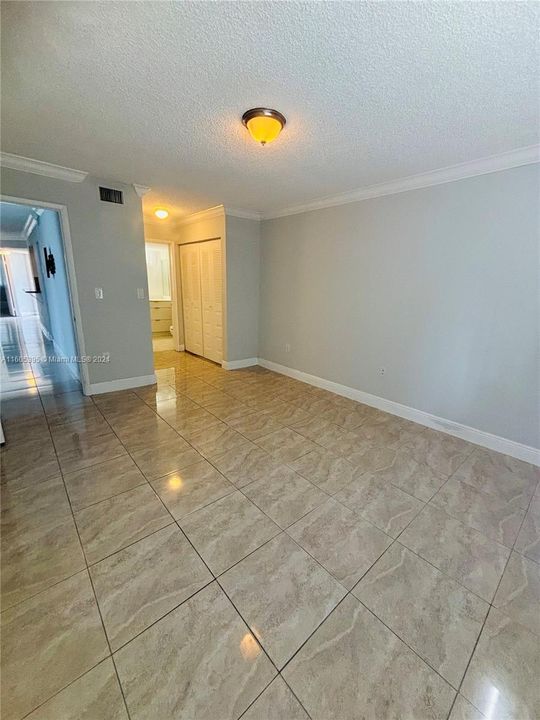 Active With Contract: $2,750 (2 beds, 2 baths, 1105 Square Feet)