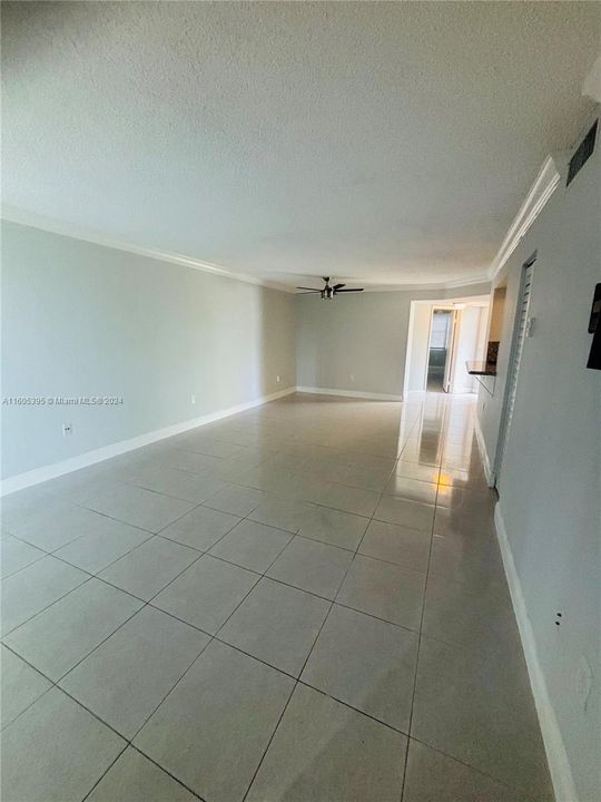 Active With Contract: $2,750 (2 beds, 2 baths, 1105 Square Feet)