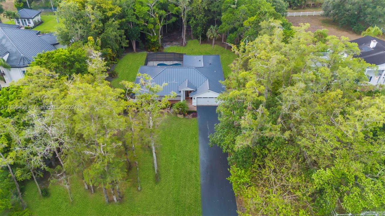 1+ Acre & New Metal Roof