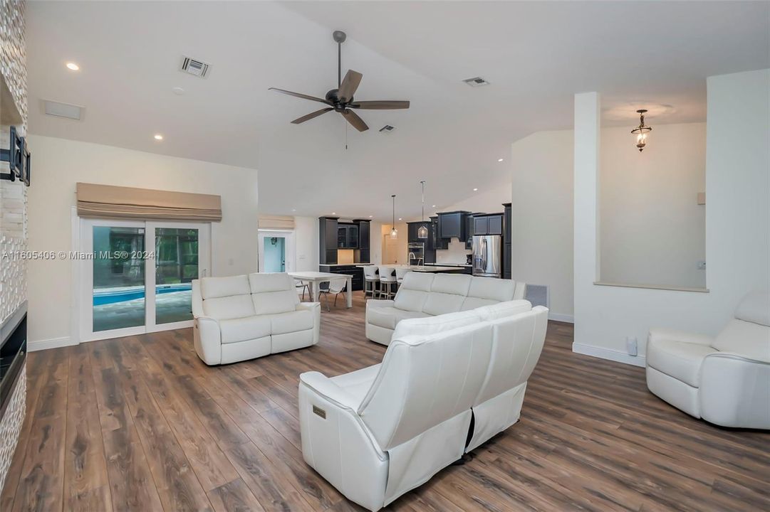 For Sale: $1,399,000 (4 beds, 2 baths, 2206 Square Feet)