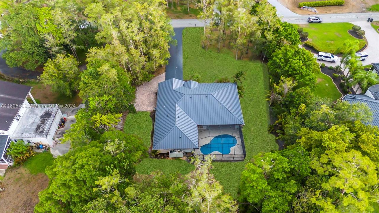 1+ Acre - Very Private