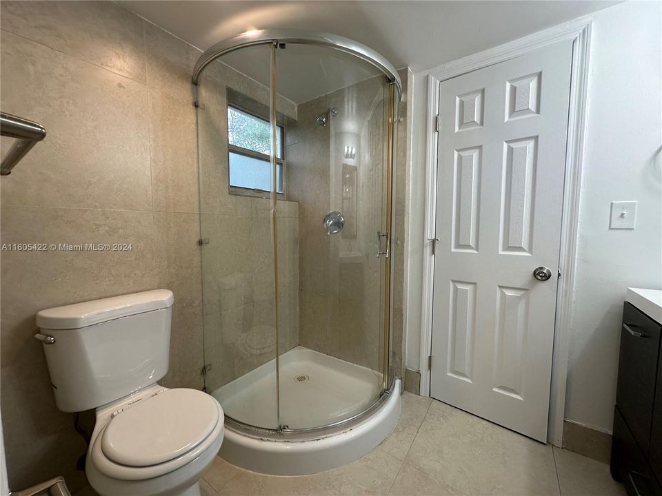 Active With Contract: $1,725 (1 beds, 1 baths, 0 Square Feet)