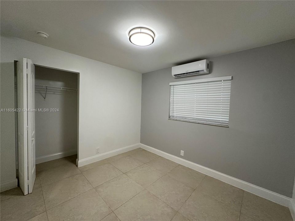 Active With Contract: $1,725 (1 beds, 1 baths, 0 Square Feet)