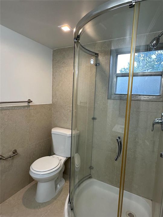 Active With Contract: $1,725 (1 beds, 1 baths, 0 Square Feet)