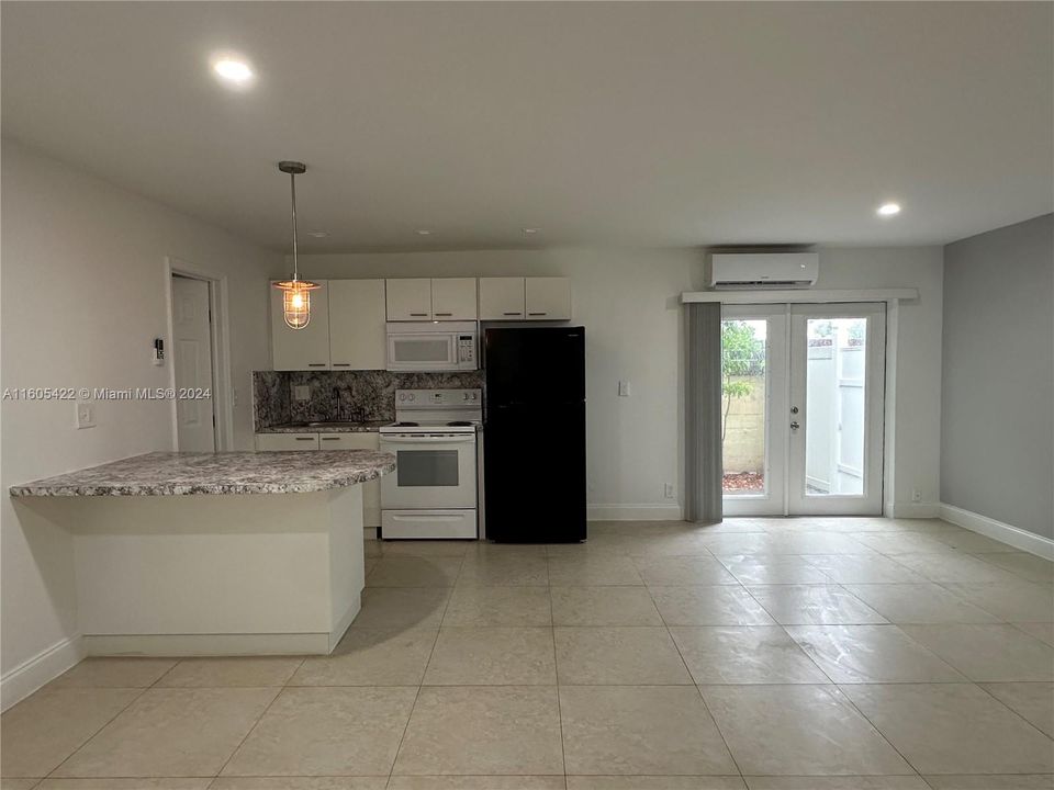 Active With Contract: $1,725 (1 beds, 1 baths, 0 Square Feet)