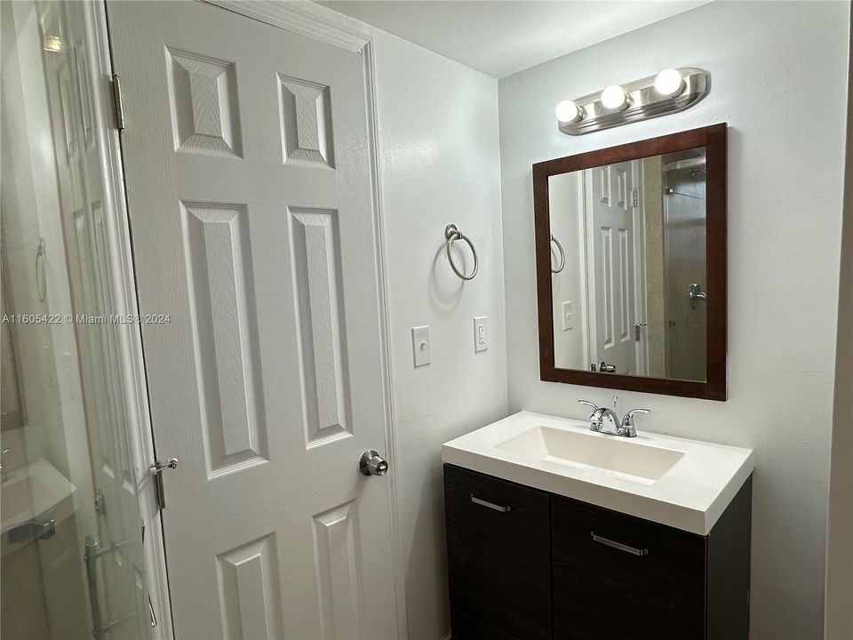 Active With Contract: $1,725 (1 beds, 1 baths, 0 Square Feet)