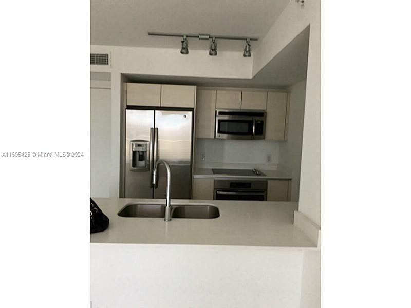 En Venta: $628,000 (2 camas, 2 baños, 951 Pies cuadrados)