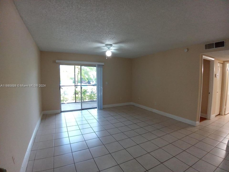 For Rent: $1,725 (1 beds, 1 baths, 813 Square Feet)