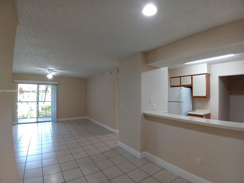 For Rent: $1,725 (1 beds, 1 baths, 813 Square Feet)