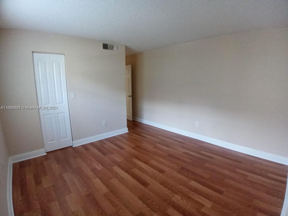 For Rent: $1,725 (1 beds, 1 baths, 813 Square Feet)