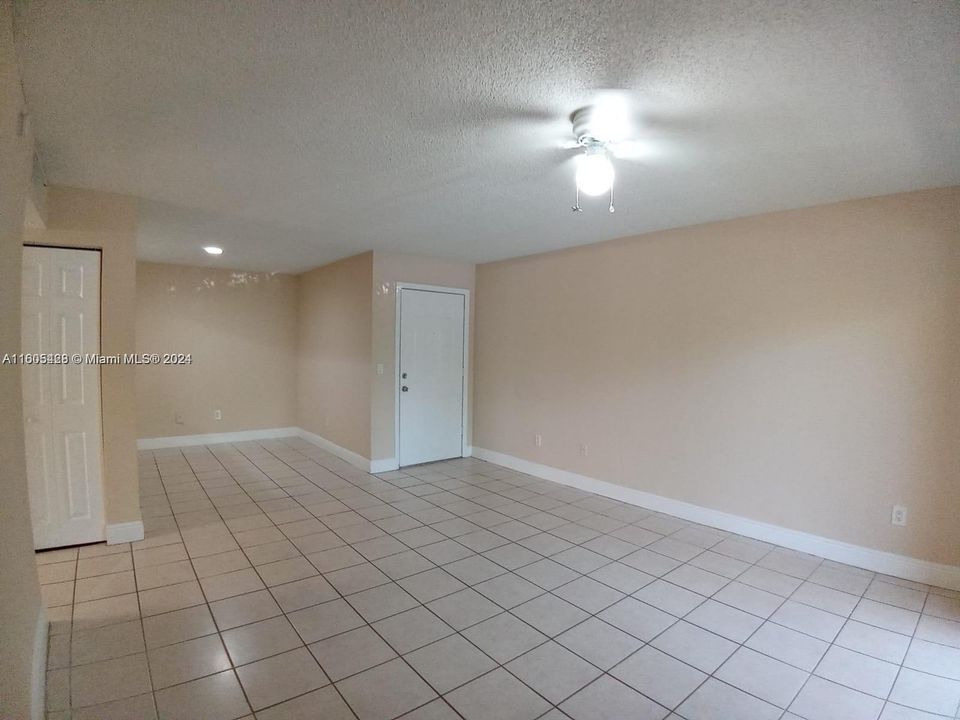 Recently Rented: $1,650 (1 beds, 1 baths, 813 Square Feet)