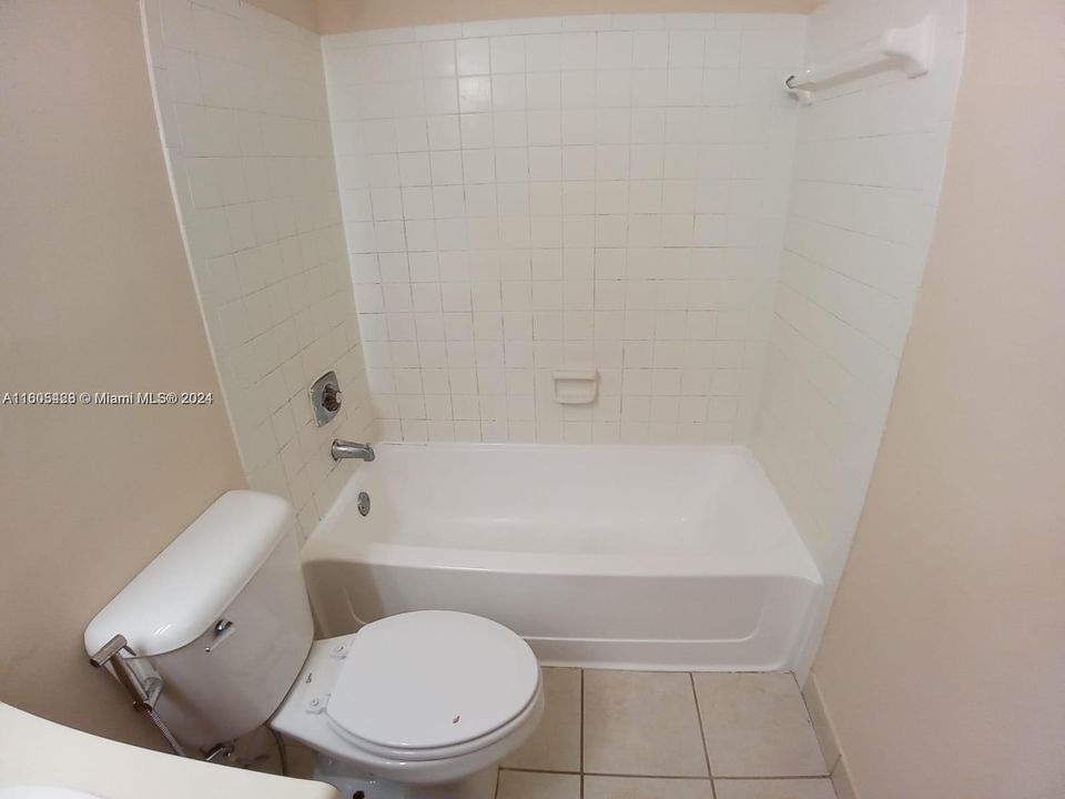 For Rent: $1,725 (1 beds, 1 baths, 813 Square Feet)