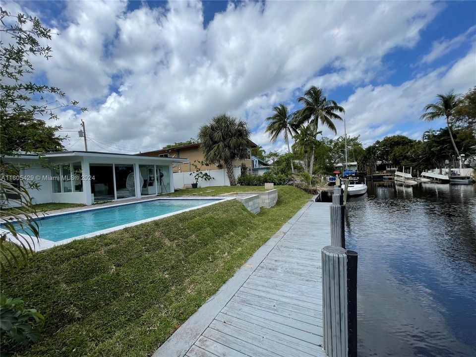 For Sale: $1,399,000 (2 beds, 2 baths, 1610 Square Feet)