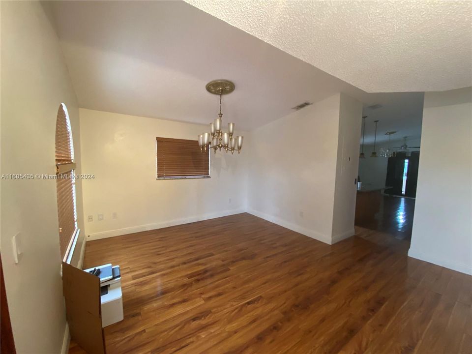 For Sale: $591,500 (3 beds, 2 baths, 1260 Square Feet)