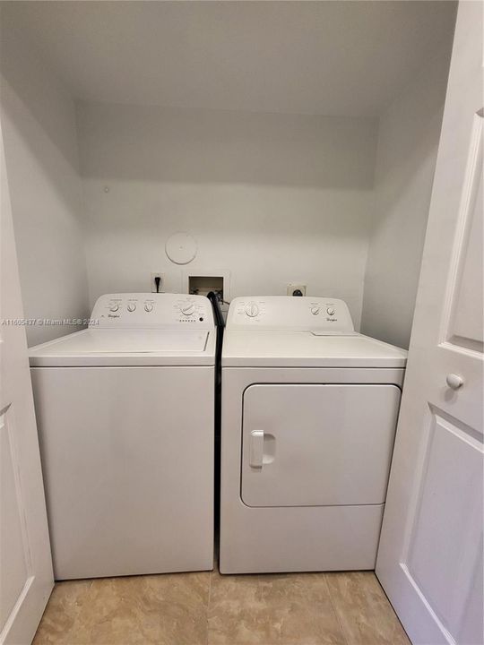 For Rent: $1,940 (1 beds, 1 baths, 805 Square Feet)