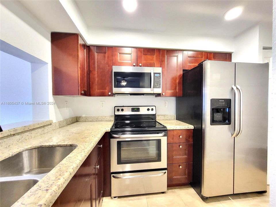 Recently Rented: $1,940 (1 beds, 1 baths, 805 Square Feet)