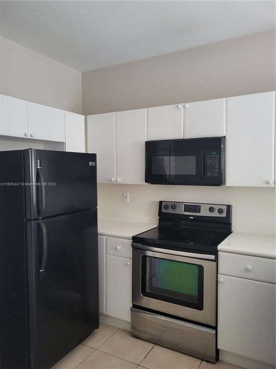 For Rent: $2,200 (3 beds, 2 baths, 1060 Square Feet)