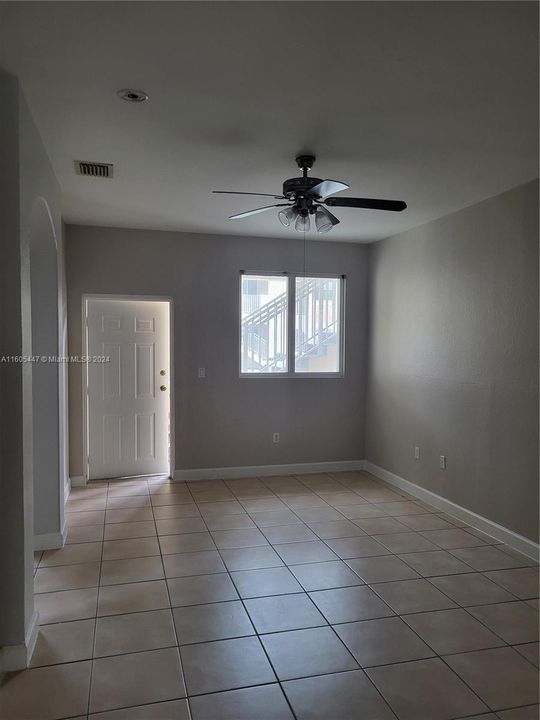 For Rent: $2,200 (3 beds, 2 baths, 1060 Square Feet)