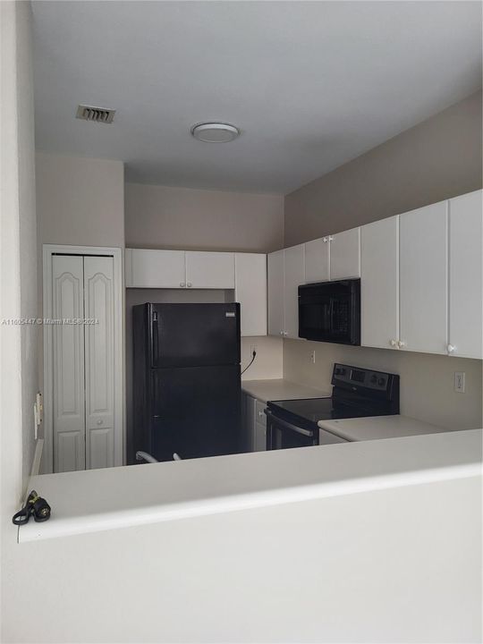 For Rent: $2,200 (3 beds, 2 baths, 1060 Square Feet)