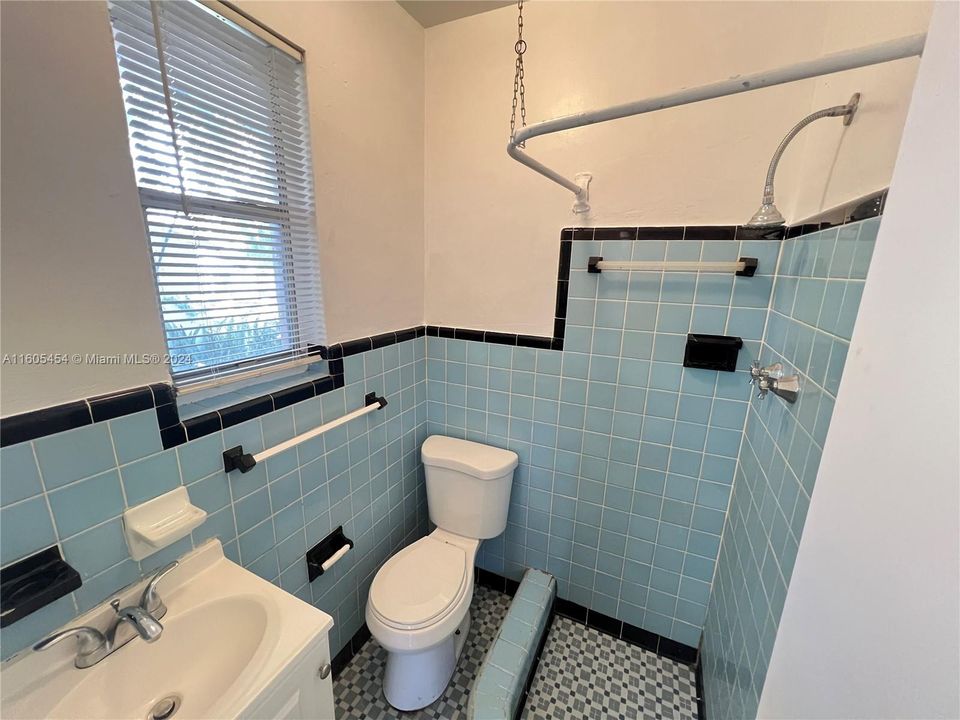 Recently Rented: $1,400 (0 beds, 1 baths, 400 Square Feet)