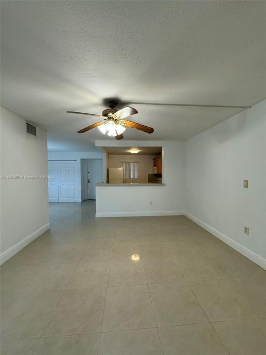 For Sale: $309,900 (2 beds, 2 baths, 1009 Square Feet)