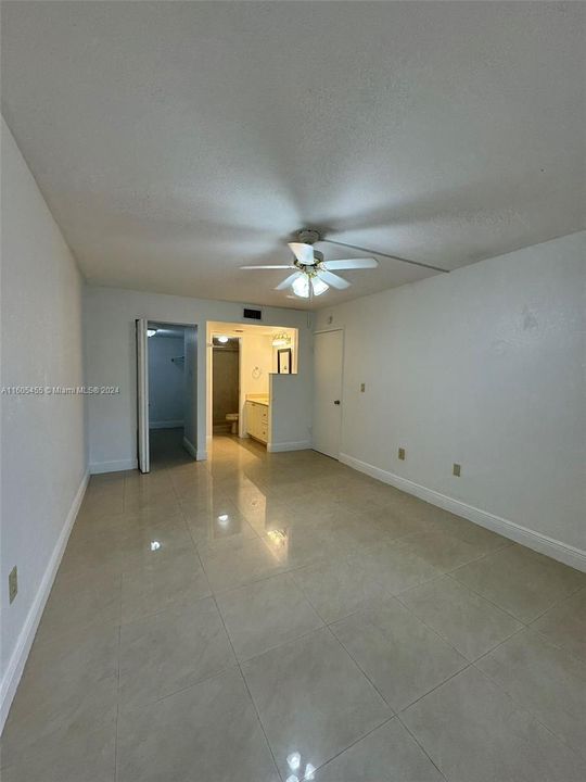 For Sale: $309,900 (2 beds, 2 baths, 1009 Square Feet)