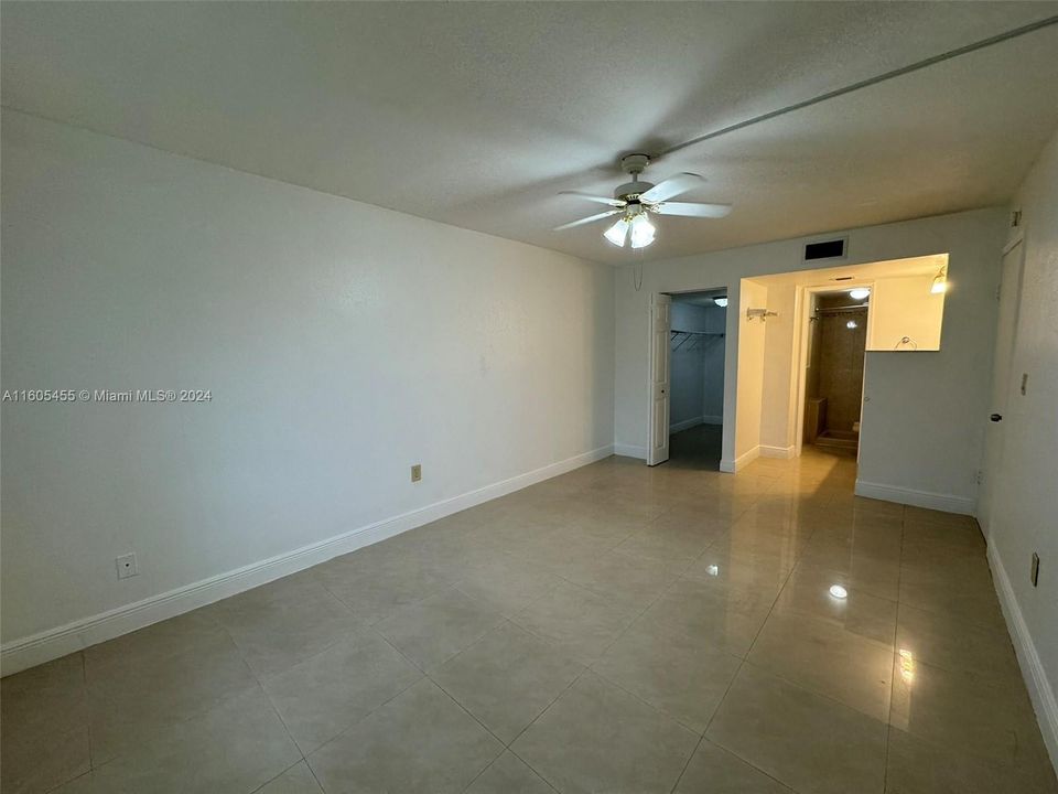 For Sale: $309,900 (2 beds, 2 baths, 1009 Square Feet)