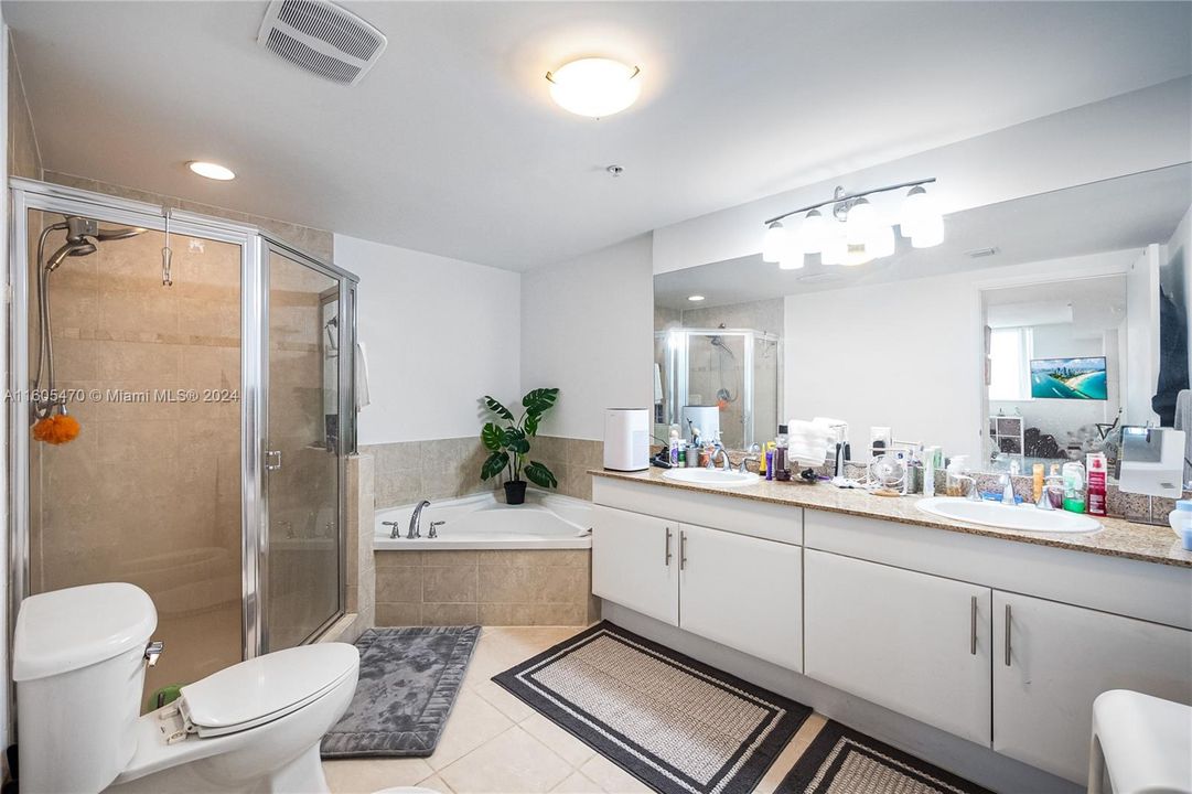 For Sale: $408,000 (1 beds, 2 baths, 1268 Square Feet)