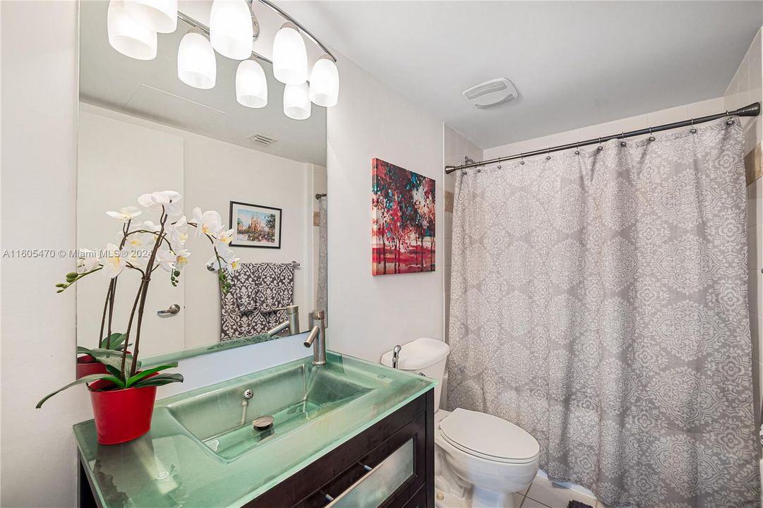 For Sale: $408,000 (1 beds, 2 baths, 1268 Square Feet)