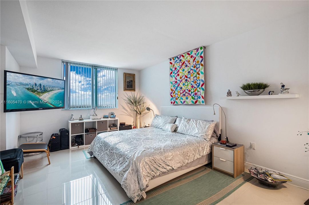 For Sale: $408,000 (1 beds, 2 baths, 1268 Square Feet)