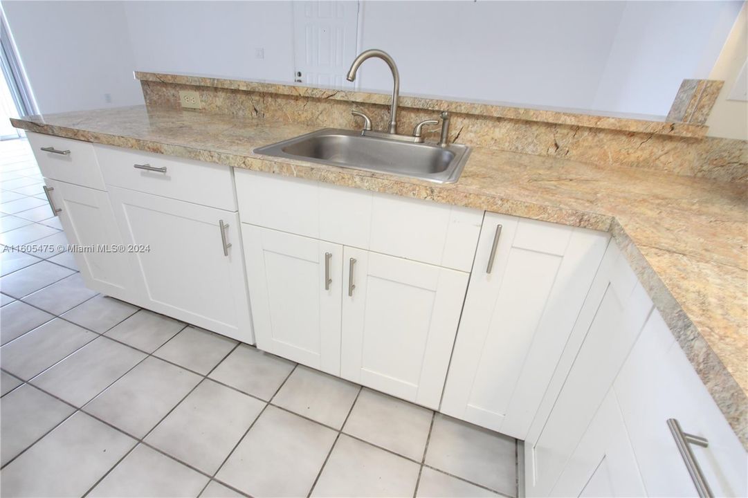 For Rent: $2,250 (2 beds, 2 baths, 1113 Square Feet)