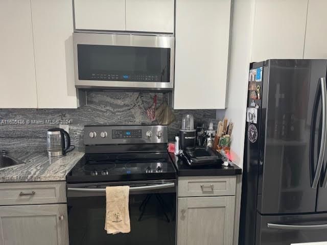 For Rent: $2,500 (1 beds, 1 baths, 926 Square Feet)