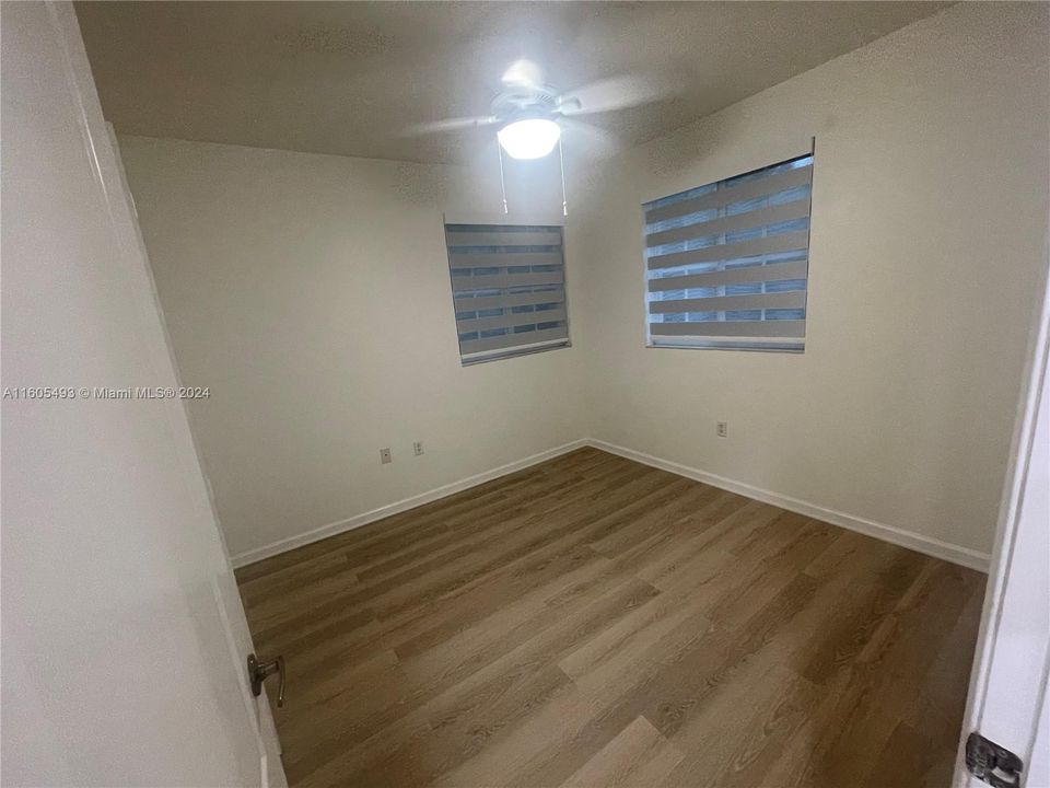 En Venta: $435,000 (4 camas, 3 baños, 1693 Pies cuadrados)