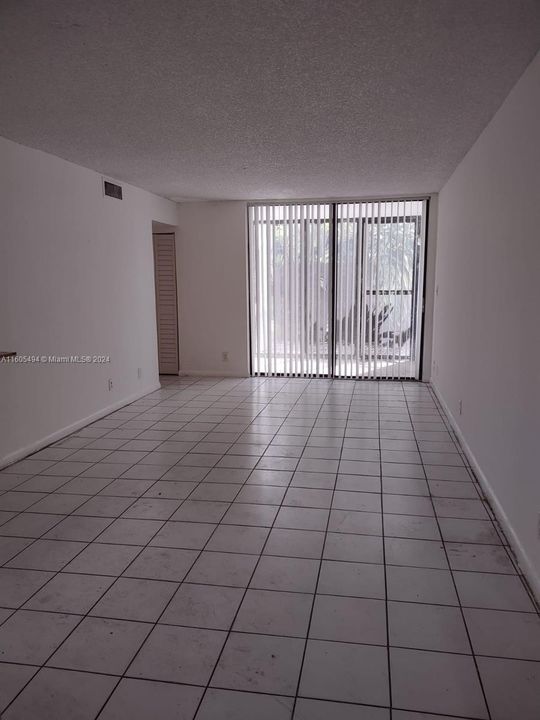 Recently Rented: $1,900 (2 beds, 2 baths, 890 Square Feet)