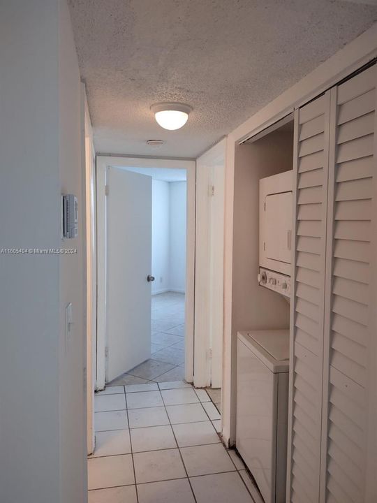 For Rent: $1,950 (2 beds, 2 baths, 890 Square Feet)