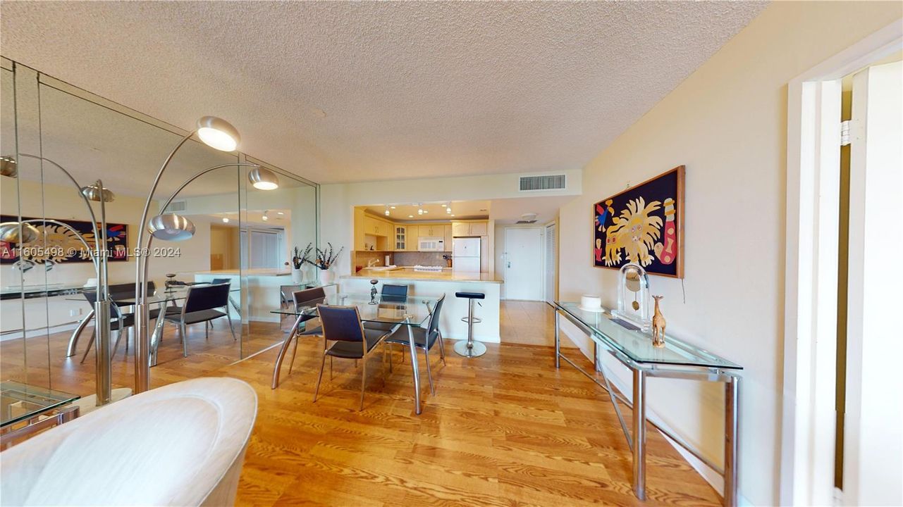 Active With Contract: $1,900 (1 beds, 1 baths, 1140 Square Feet)