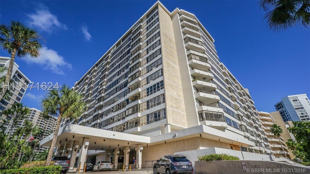 Active With Contract: $1,900 (1 beds, 1 baths, 1140 Square Feet)