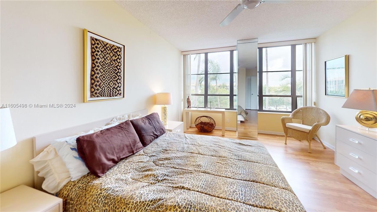 Active With Contract: $1,900 (1 beds, 1 baths, 1140 Square Feet)