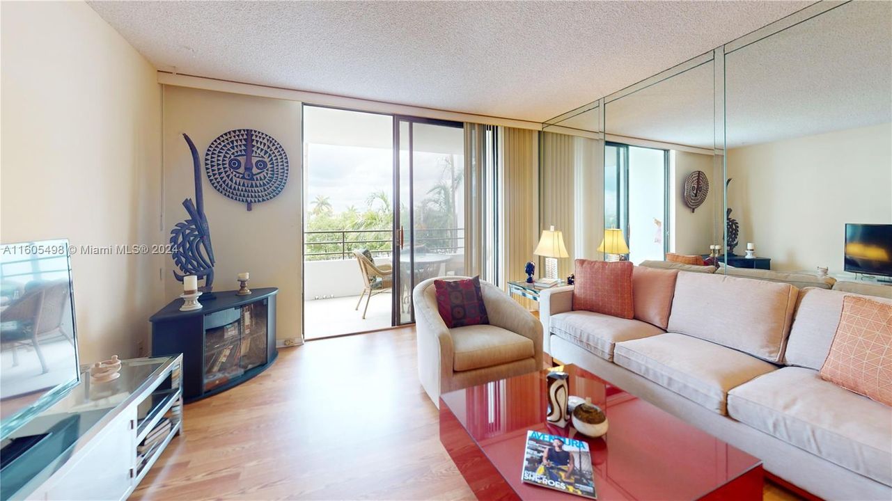 Active With Contract: $1,900 (1 beds, 1 baths, 1140 Square Feet)