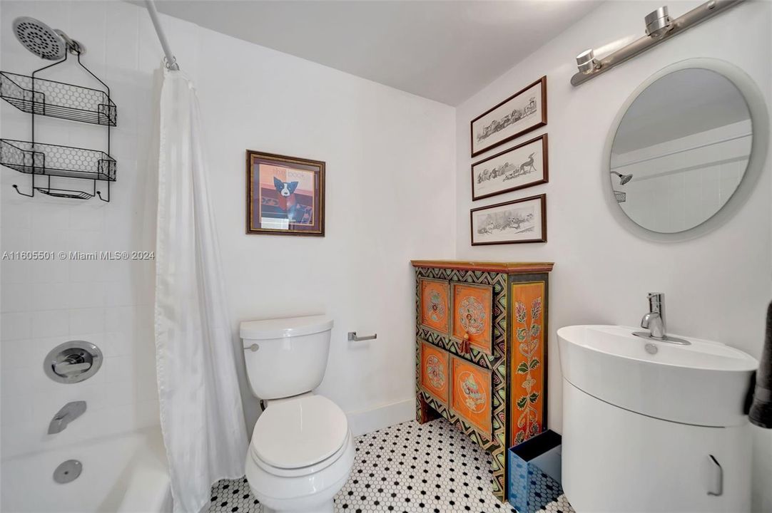 出租: $7,800 (4 贝兹, 3 浴室, 1681 平方英尺)