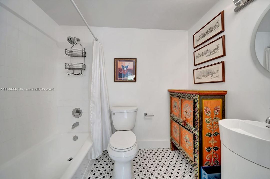 В аренду: $7,800 (4 спален, 3 ванн, 1681 Квадратных фут)