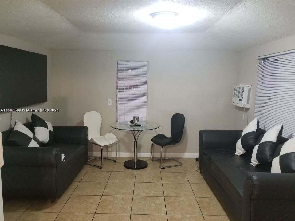 For Rent: $1,600 (1 beds, 1 baths, 7239 Square Feet)