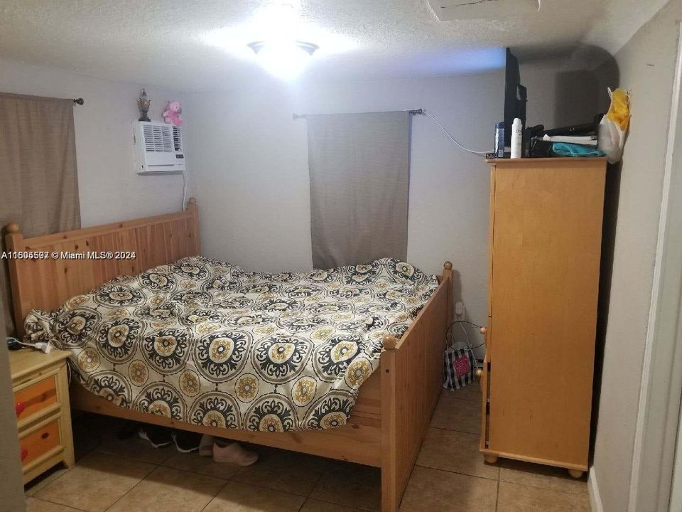 For Rent: $1,600 (1 beds, 1 baths, 7239 Square Feet)