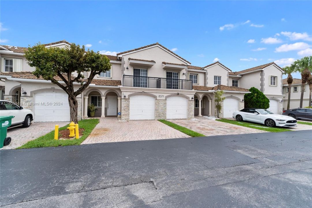 Active With Contract: $4,000 (4 beds, 2 baths, 1743 Square Feet)