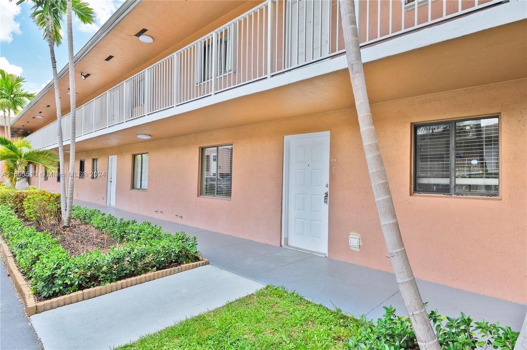 For Rent: $2,290 (2 beds, 1 baths, 954 Square Feet)