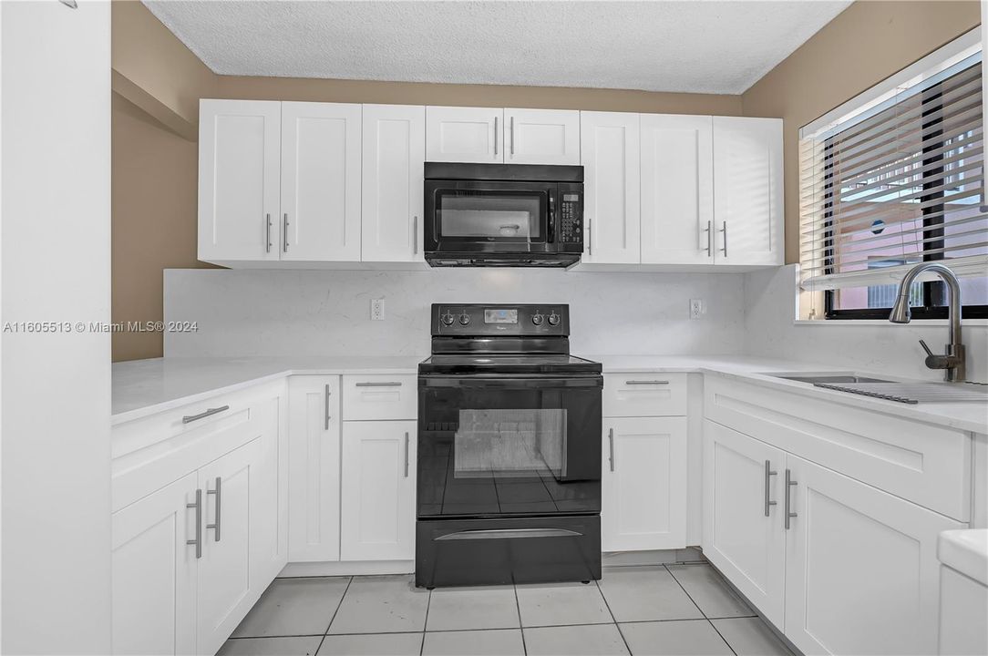 For Rent: $2,290 (2 beds, 1 baths, 954 Square Feet)