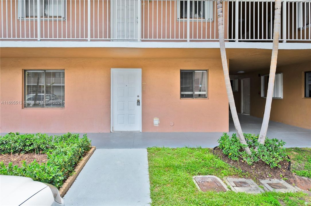 For Rent: $2,290 (2 beds, 1 baths, 954 Square Feet)