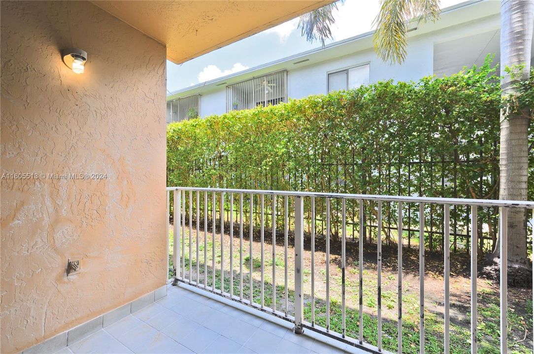 For Rent: $2,290 (2 beds, 1 baths, 954 Square Feet)