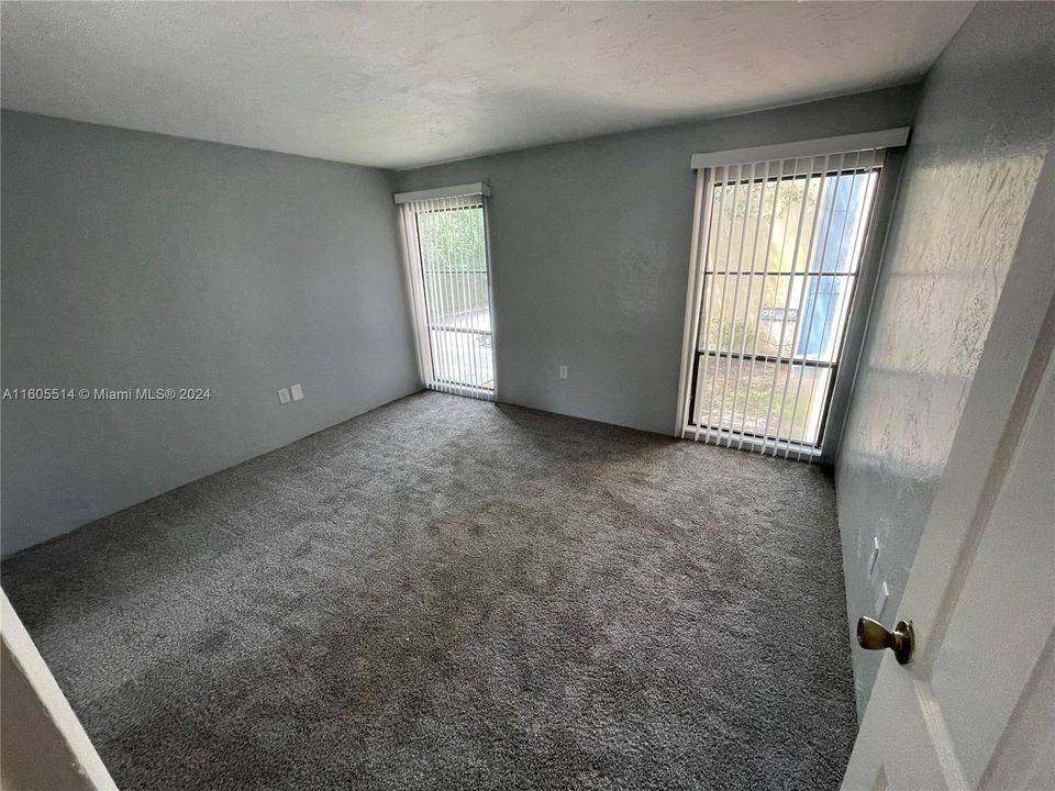 For Sale: $79,999 (2 beds, 1 baths, 876 Square Feet)