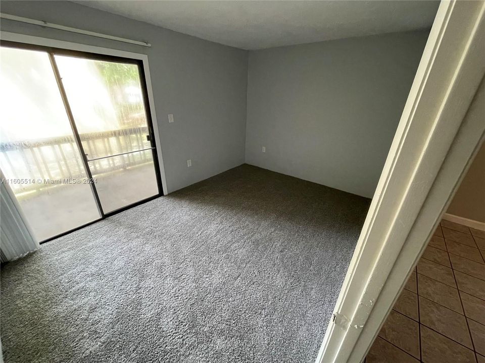 Vendido Recientemente: $79,999 (2 camas, 1 baños, 876 Pies cuadrados)